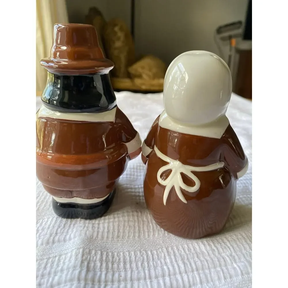 vintage Publix The Pilgrim Pair salt and pepper shakers set a pilgrim couple